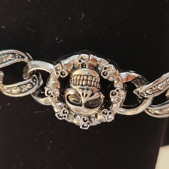 SKULL Antiqued Silverstone 8" Long Bracelet - Picture 2 of 9